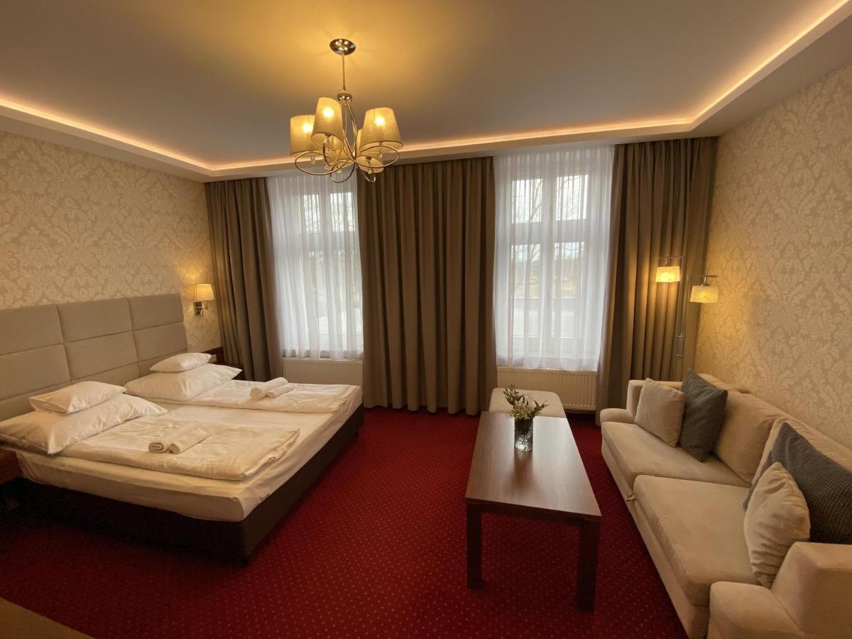 Hotel Zamek Chalupki エクステリア 写真
