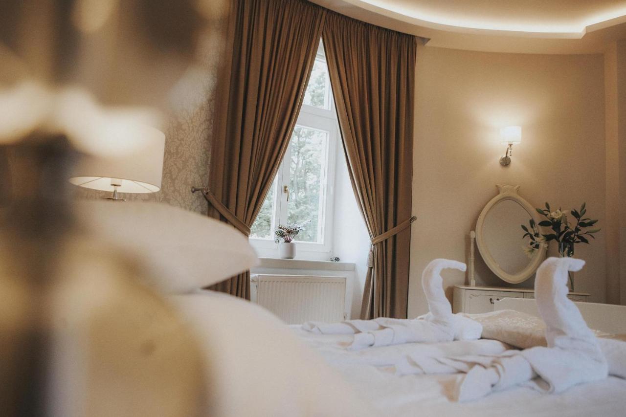 Hotel Zamek Chalupki エクステリア 写真